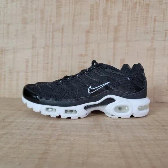 WMNS NIKE Air Max Plus Black Black White - Picture 2 of 10